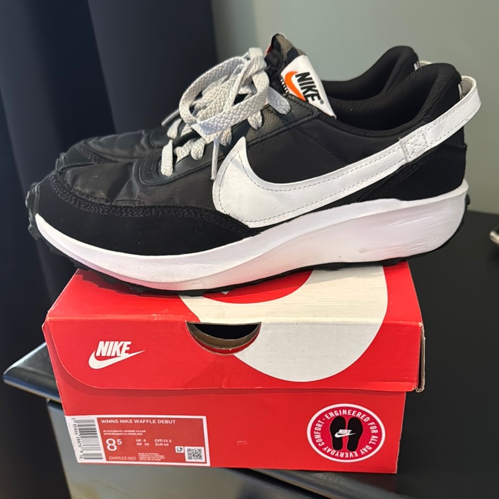 Nike Women’s Black and White Sneakers